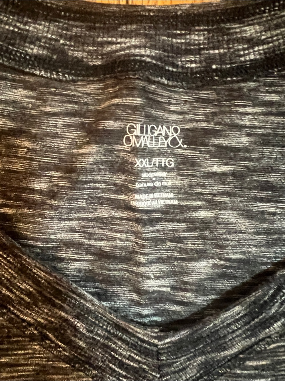 Gilligan & O'Malley Charcoal Heather V-Neck Sleep Top with Black Lounge Shorts - Picture 2 of 4